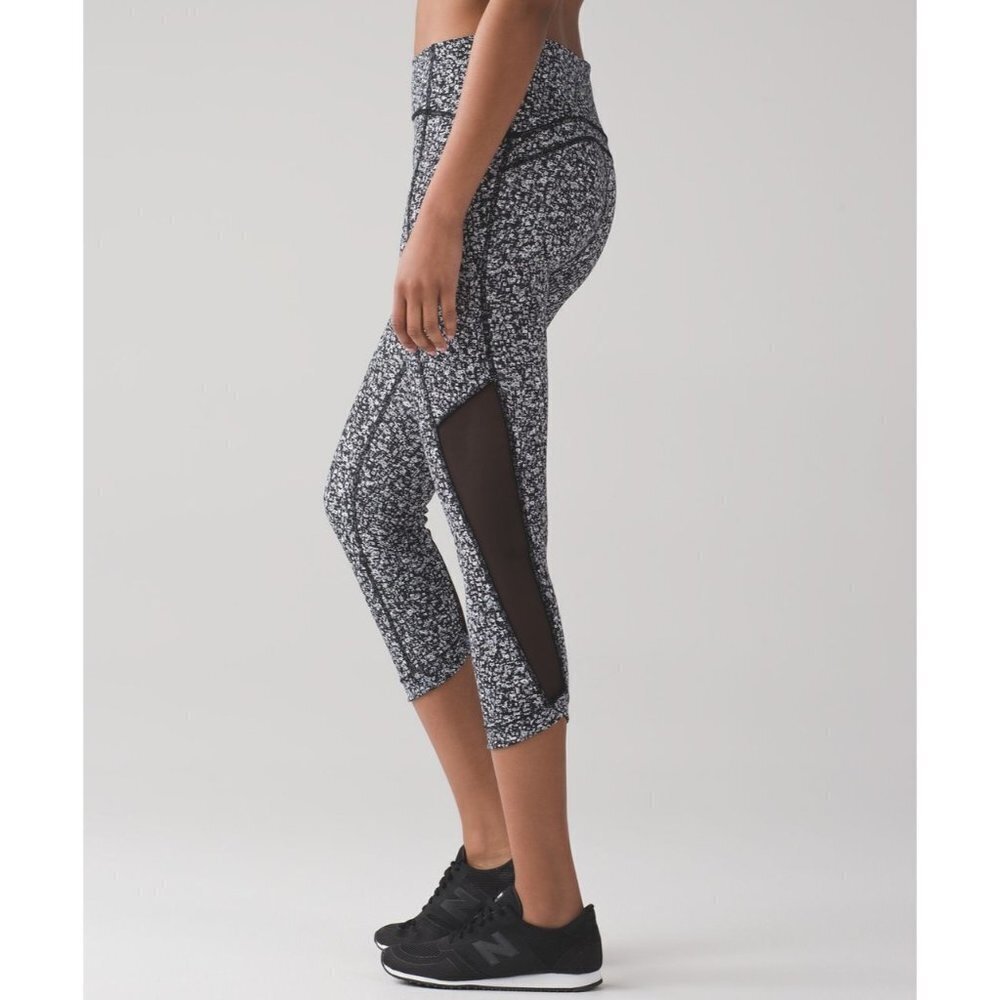LULULEMON Women's Black Gray Daisy Floral Sole Training Crop Leggings 2